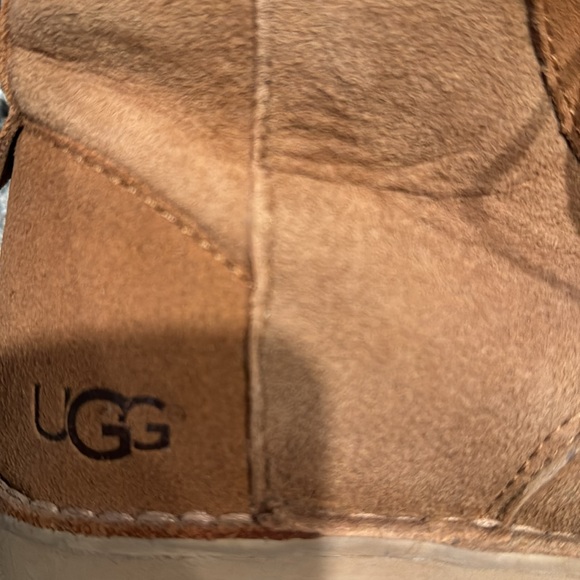 Women’s Ugg Boots - Picture 2 of 6